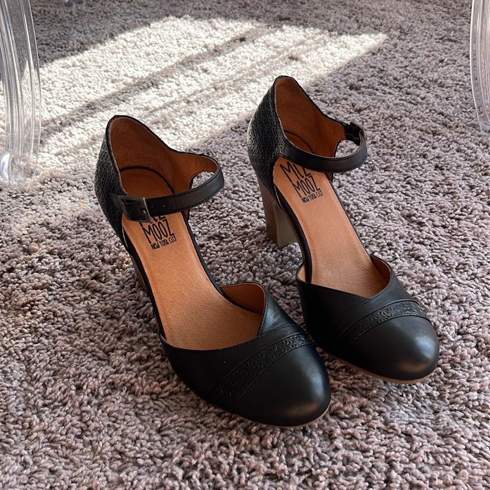 Brand new! Miz Mooz black leather Mary Jane style heel - Picture 2 of 6